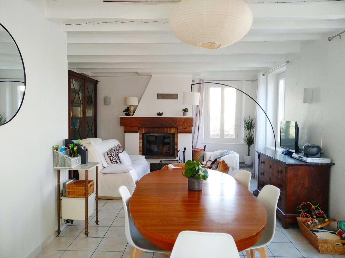La Maison De Thuy - Gite En Auvergne Gimeaux Экстерьер фото